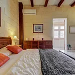 Timeless 3br Townhouse With Hot Tub * Sliema