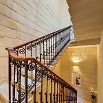 Timeless 3br Townhouse With Hot Tub * Sliema