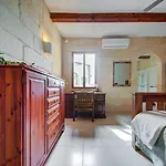 Timeless 3br Townhouse With Hot Tub