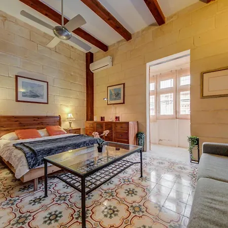 Timeless 3br Townhouse With Hot Tub Sliema