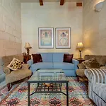 Nyaraló Timeless 3br Townhouse With Hot Tub Sliema