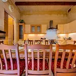 Timeless 3br Townhouse With Hot Tub *