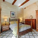 Дом отдыха Timeless 3br Townhouse With Hot Tub