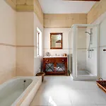 Nyaraló Timeless 3br Townhouse With Hot Tub Sliema