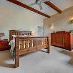 Timeless 3br Townhouse With Hot Tub Nyaraló