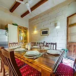 Timeless 3br Townhouse With Hot Tub Sliema