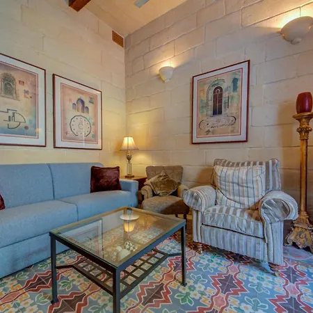Timeless 3br Townhouse With Hot Tub Sliema