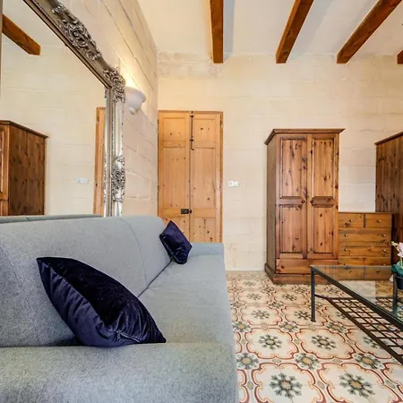 Tatil Evi Timeless 3br Townhouse With Hot Tub *