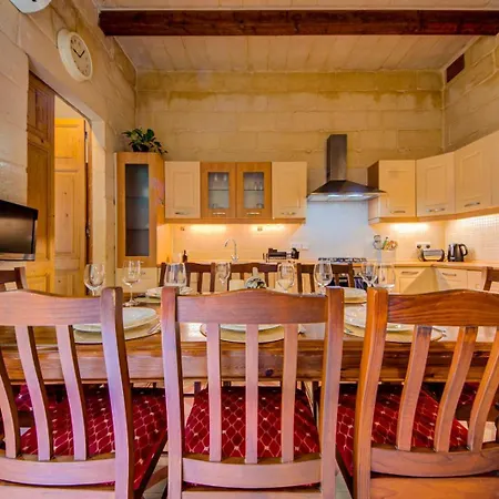 Timeless 3br Townhouse With Hot Tub *