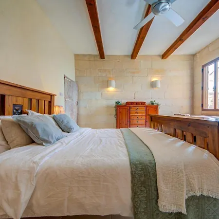 Timeless 3br Townhouse With Hot Tub * Sliema