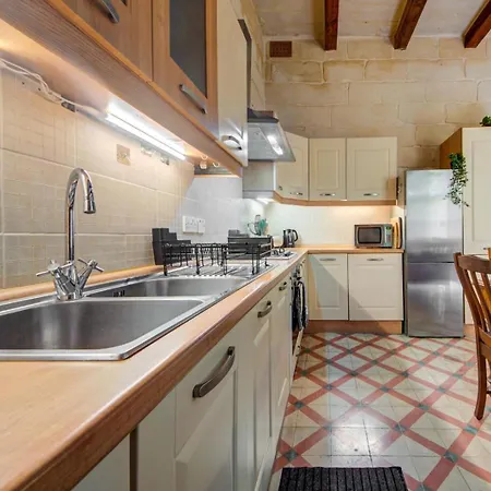 Tatil Evi Timeless 3br Townhouse With Hot Tub