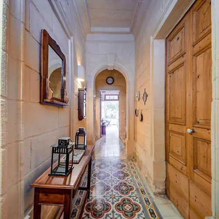Tatil Evi Timeless 3br Townhouse With Hot Tub *