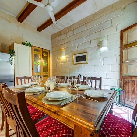 Timeless 3br Townhouse With Hot Tub Sliema
