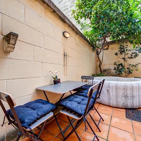 Timeless 3br Townhouse With Hot Tub Sliema